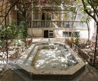 خانه پدری فروغ فرخزاد به تملک شهرداری درآمد