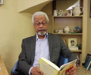 نویسنده‌ای که گریخت و نوبل برد