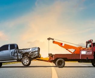 جرثقیل یا یدک‌کش؟ 5 دلیل حیاتی که نباید از یدک‌کش استفاده کنید!