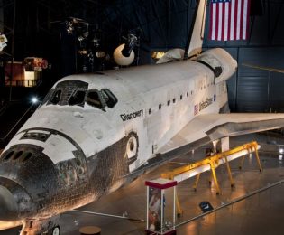 چرا دو سناتور تگزاس در تلاشند تا شاتل فضایی را از اسمیتسونیان بکشند؟