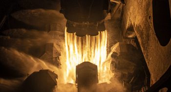 موشک های قابل استفاده مجدد در اینجا هستند ، پس چرا ناسا بیشتر پرداخت می کند تا وسایل را به فضا راه اندازی کند؟