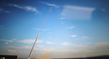 برای اولین بار در ایالات متحده ، یک موتور موشک انفجار چرخش پرواز می کند