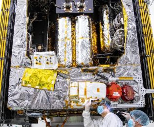 فضاپیمای روان ناسا در راه رسیدن به یک سیارک فلزی به یک دست انداز سرعت برخورد می کند